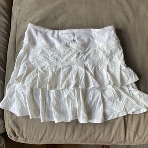 NEVER WORN Lululemon sz 4 white tennis skirt with ruffles